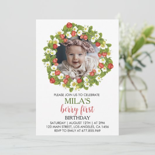 Fraise première invitation anniversaire Berry Swee (Debout devant)