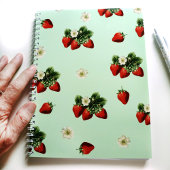 Fraise sur carnet vert simple moderne