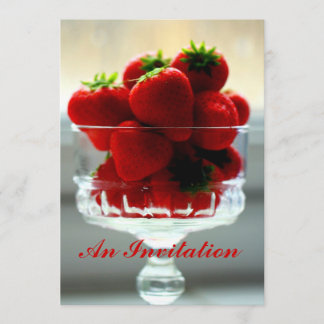 Fraises dans une invitation de cuvette