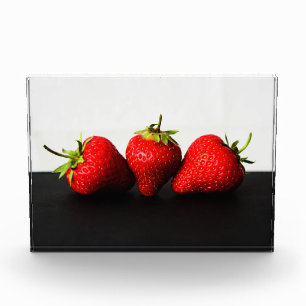 Fraises Sur Blanc Sur Noir Bloc Photo Pbcn