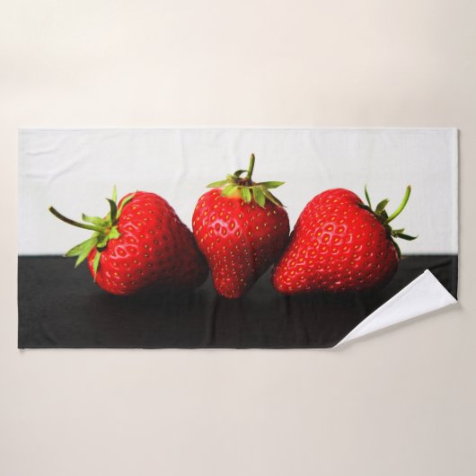 Fraises Sur Blancs Sur Btcnm Noir (Serviette de bain)