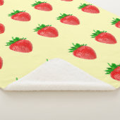 Fraises sur la couverture Sherpa Jaune (3/4)