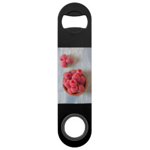 Framboises fraîches dans un bol