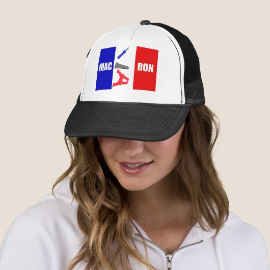 France_Macron Trucker Pet (In situ)