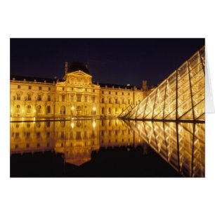 France, Paris, Musée du Louvre la nuit.