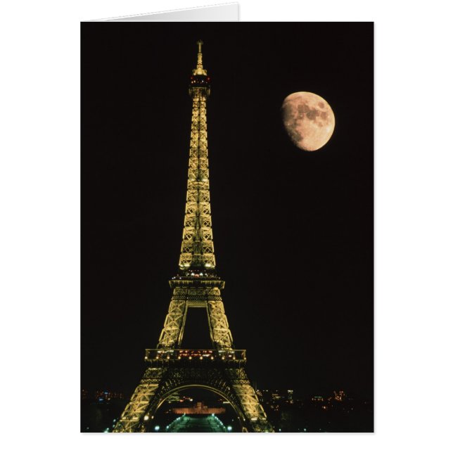 France, Paris. Tour Eiffel le soir avec (Devant)