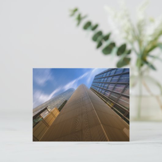 Francfort - Carte postale Skyscraper (Debout devant)