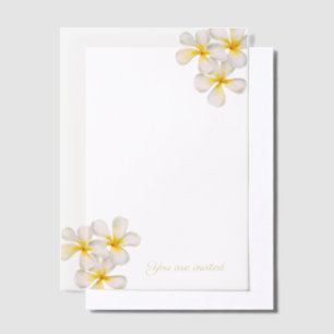 Frangipani wit goud tropische bruiloft cover vellum uitnodigingen