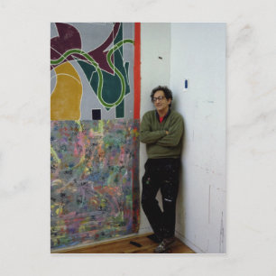 Frank Stella naast een van zijn werken Briefkaart
