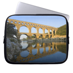 Frankrijk, Avignon. Het Romeinse aquaduct Pont du Laptop Sleeve