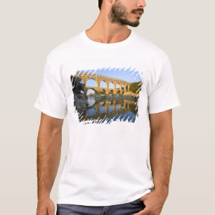 Frankrijk, Avignon. Het Romeinse aquaduct Pont du T-shirt
