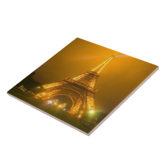 Frankrijk, Parijs. Eiffeltoren verlicht op 3 Tegeltje (Zijkant)