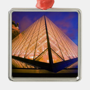 Frankrijk, Parijs. Het Louvre museum in de schemer Metalen Ornament