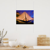 Frankrijk, Parijs. Het Louvre museum in schemering Poster (Keuken)