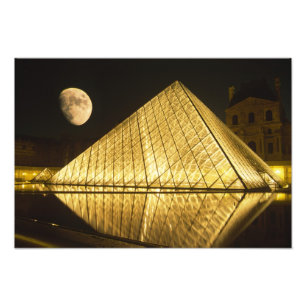 Frankrijk, Parijs, Het Louvre Museum, 's Nachts Foto Afdruk
