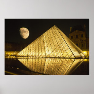 Frankrijk, Parijs, Het Louvre Museum, 's Nachts Poster