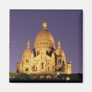 Frankrijk, Parijs, Sacré-Coeur bij schemering. Magneet