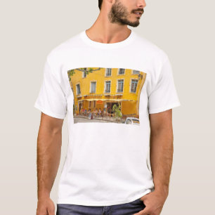 Frankrijk, Provence, Moustiers-Ste-Marie. Credit T-shirt