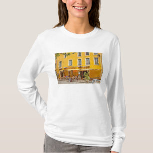 Frankrijk, Provence, Moustiers-Ste-Marie. Credit T-shirt