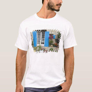 Frankrijk, Provence, Saint-Léger-du-Ventoux. T-shirt