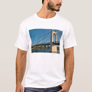 Frankrijk, Rhone-Alps, Condrieu, brug over 2 T-shirt