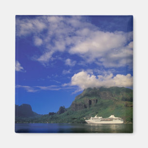 Frans-Polynesië, Moorea. Cooks Bay. Cruiseschip 3 Magneet