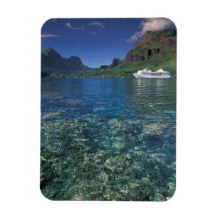 Frans-Polynesië, Moorea. Cooks Bay. Cruiseschip Magneet