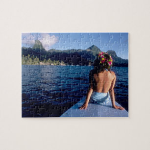 Frans-Polynesië, Moorea. Vrouw geniet van het uitz Legpuzzel