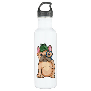 Franse bulldog als rechercheur met vergrootglas waterfles 