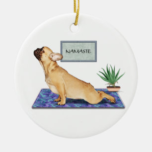 Franse Bulldog Doing Upward Dog Yoga Pose Keramisch Ornament