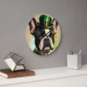 Franse Bulldog in St. Patrick's Day-jurk Grote Klok