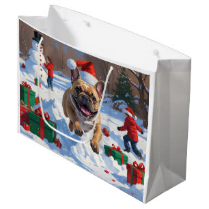 Franse Bulldog loopt in de sneeuw met kerstmuts Groot Cadeauzakje