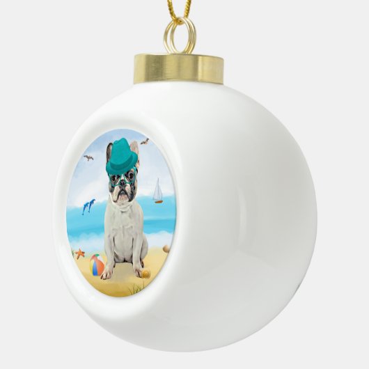 Franse Bulldog op het strand Keramische Bal Ornament (Rechts)