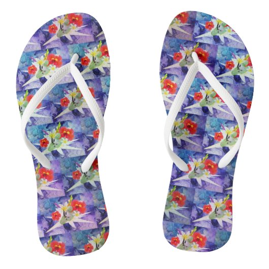 Franse bulldog puppy op een blad, string teenslippers (Voetbed)