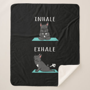 Franse Bulldog Yoga Inhale Exhale Funny Dog Gift Sherpa Deken