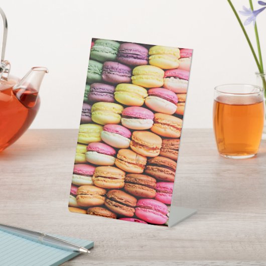 Franse macaron reclamebord met voetstuk (Insitu)