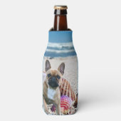 Französische Bulldogge am Strand    Flesjeskoeler (Fles Voorkant)