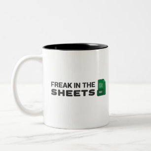 Freak dans les draps Mug à café à deux tons