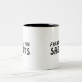 Freak dans les draps Mug à café à deux tons (Centre)