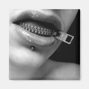 Freaky Zip it Magnet Magneet