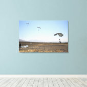 Freefall parachute jumpers canvas afdruk (Insitu (Houten vloer))