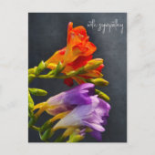 Freesia op een donkere achtergrond. Met Gecondolee Briefkaart (Voorkant)