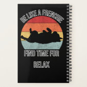 Frenchi Yoga op zonsondergang zwarte cover Planner (Achterkant)