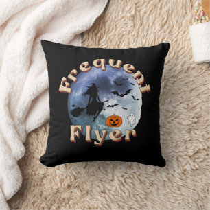 Frequent Flyer Halloween Heks Riding Broomstick Kussen