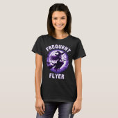 Frequent Flyer Witch, Funny Halloween Witch Costum T-shirt (Voorkant volledig)