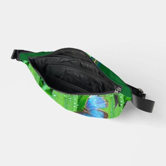Fresh rain with butterfly fanny pack. (Ouvrir)