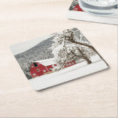 Fresh snow on red barn vierkante kartonnen onderzetter (Schuin)