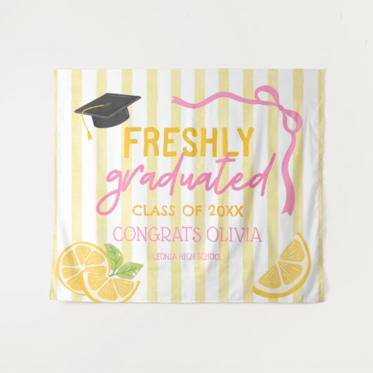 Freshly Graduated Lemonade Grad Party Backdrop Wandkleed (Voorkant (horizontaal))