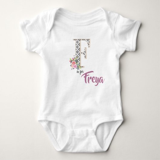 Freya Name onthult Outfit Letter of Floral Romper (Voorkant)