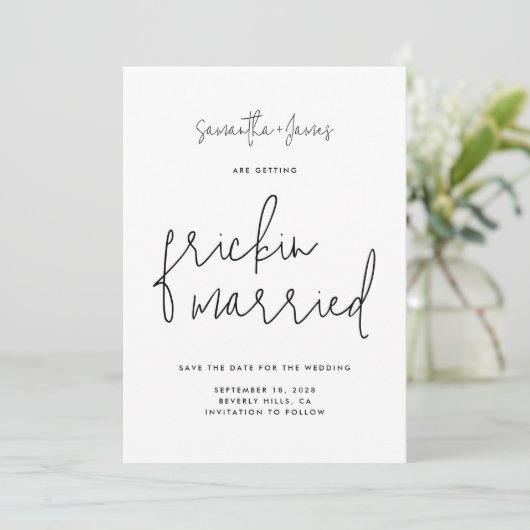 Frickin Getrouwd Modern Script Minimal Zwart Wit Save The Date (Staand voorkant)